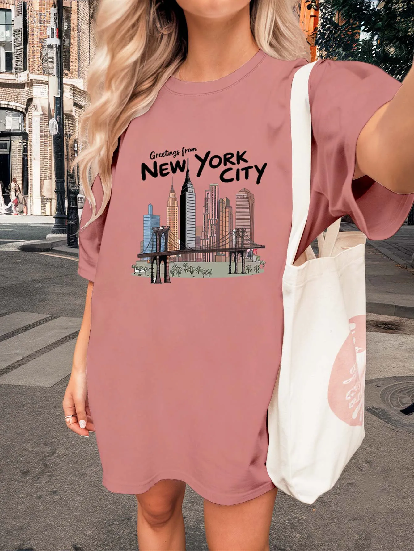 Camiseta gráfica de Saudações plus size da cidade de Nova York Capturando requintadamente charme urbano e elegância