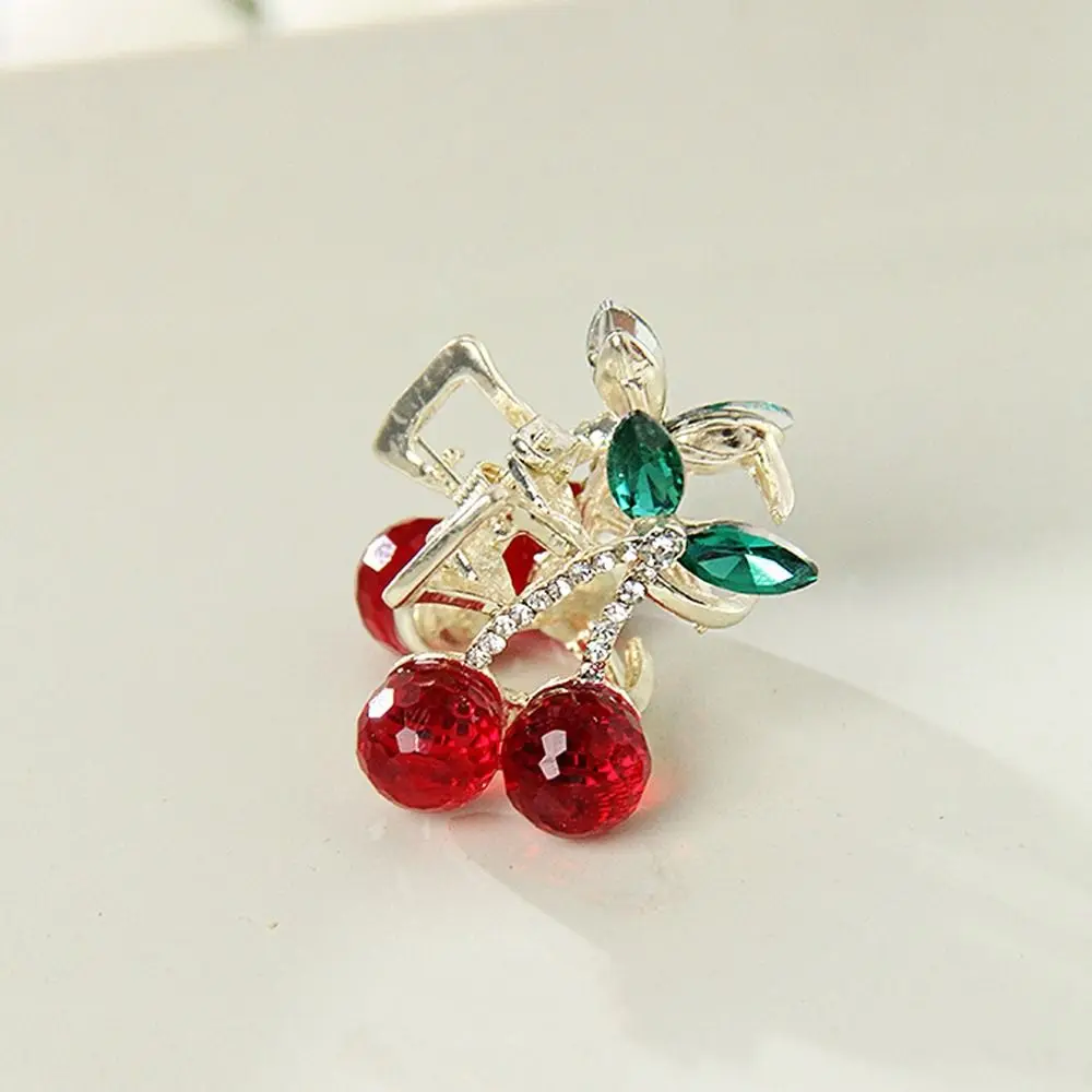 Semplici artigli per capelli piccoli con diamanti carini Mini copricapo rosso stile coreano con strass Forcina per capelli con ciliegia Accessori per capelli femminili