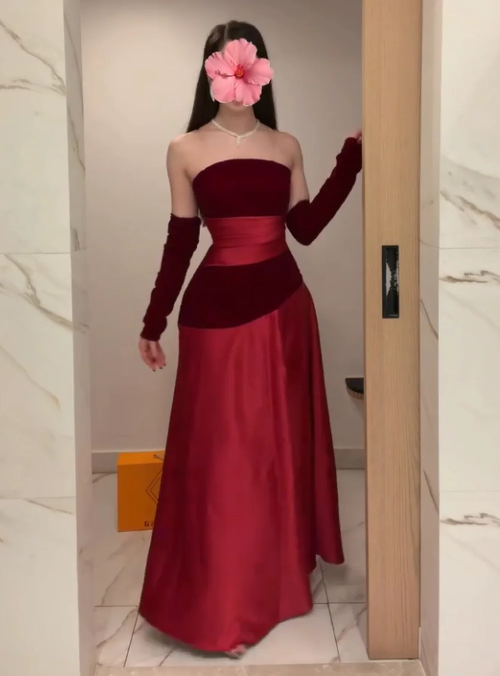 ชุดราตรีผ้ากำมะหยี่ทรงเอไลน์แบบไร้สาย ดีไซน์จีบระบาย หรูหรา สไตล์จีนสุดประณีต ปี 2025