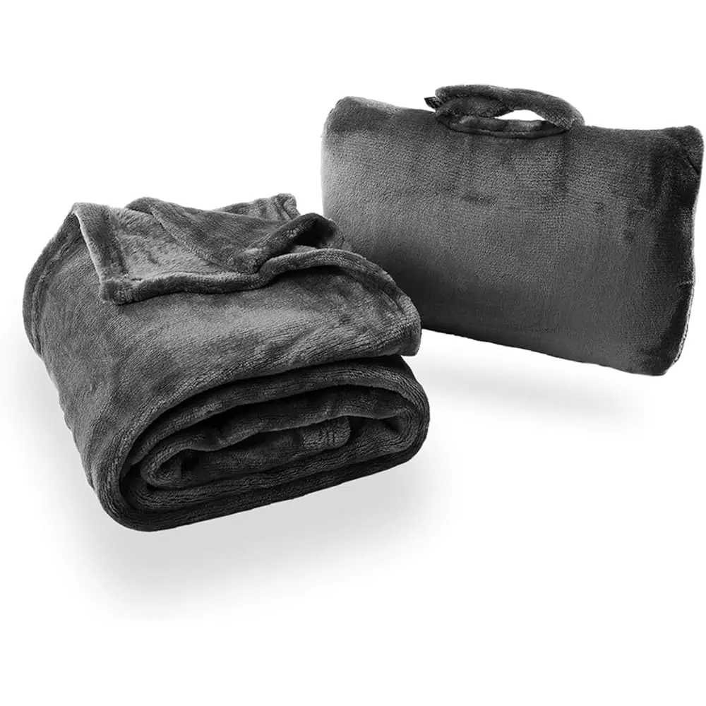 

Плед-подушка Fold 'n Go Travel and Throw Blanket Plus с компактным чехлом - для дома и путешествий - служит также подушкой для поясницы и поддержкой шеи.