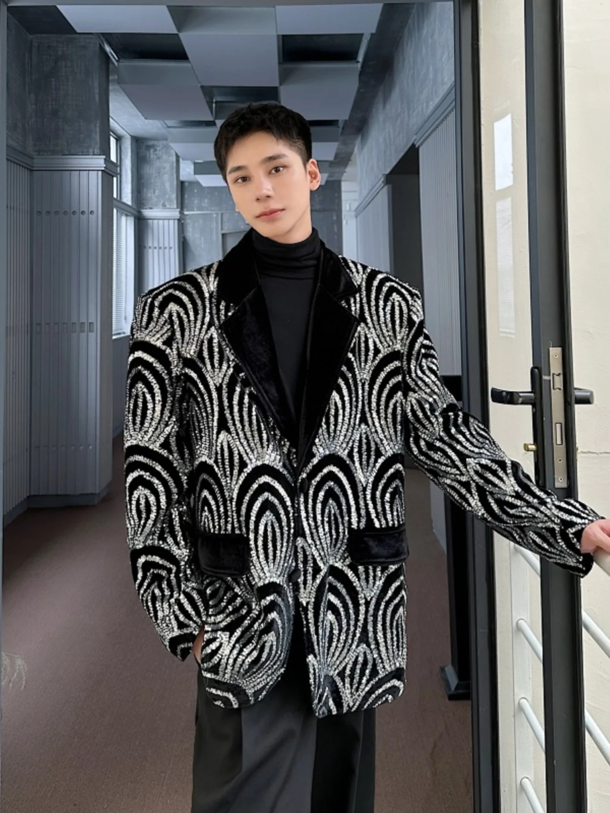 

Бархатный мужской костюм Jaet, модный дизайн с лацканами большого размера, повседневная одежда в стиле вестерн, удобный длинный свек, четыре сезона