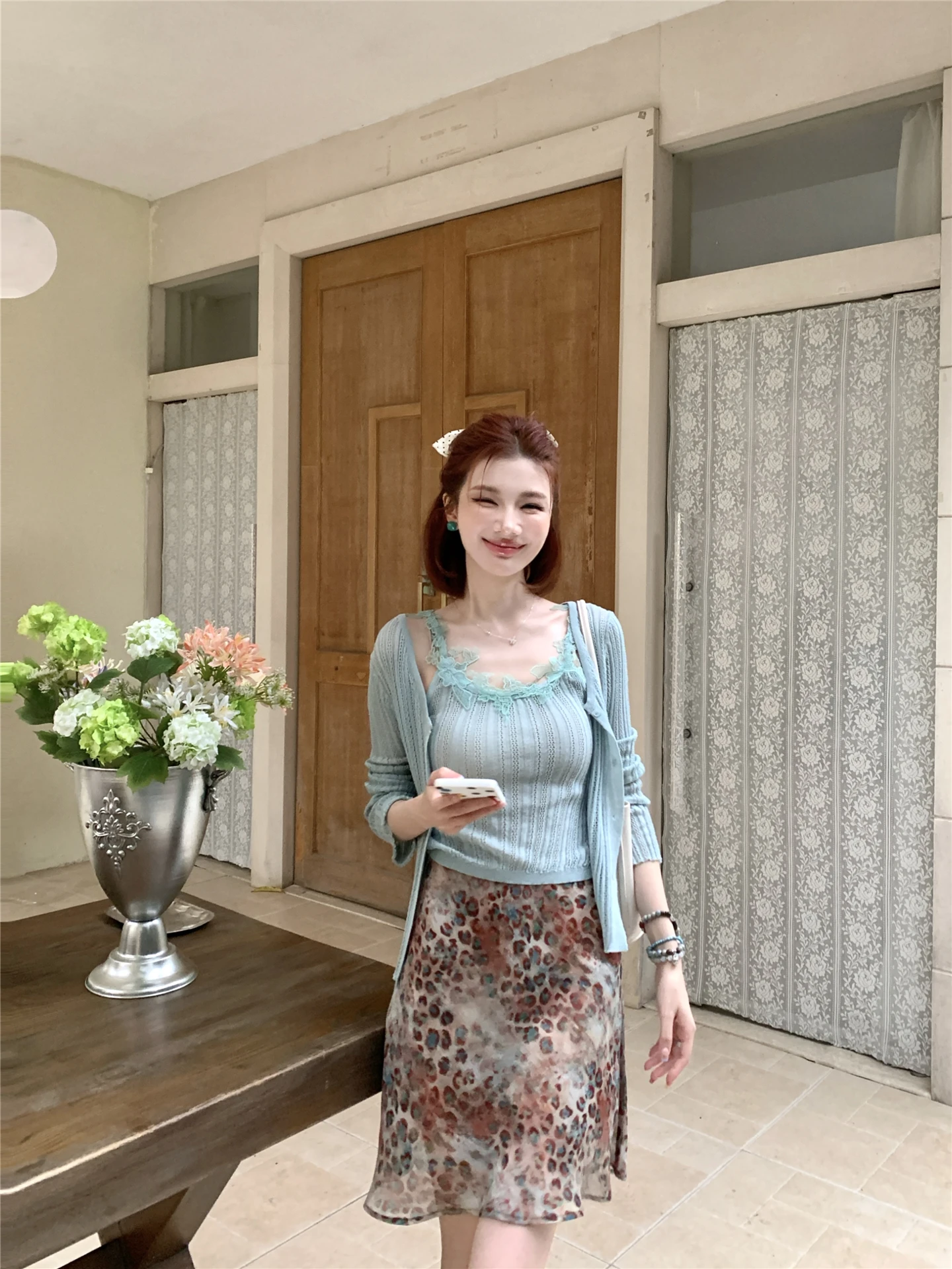 

Женский вязаный комплект из кардигана и топа с кружевными вставками, мягкий, дышащий, удобный, модный, для весны и лета