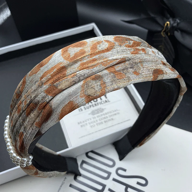 Fashionable new hair clip, women's high skull headband, wearing stylish headwear with wide edge compression headband