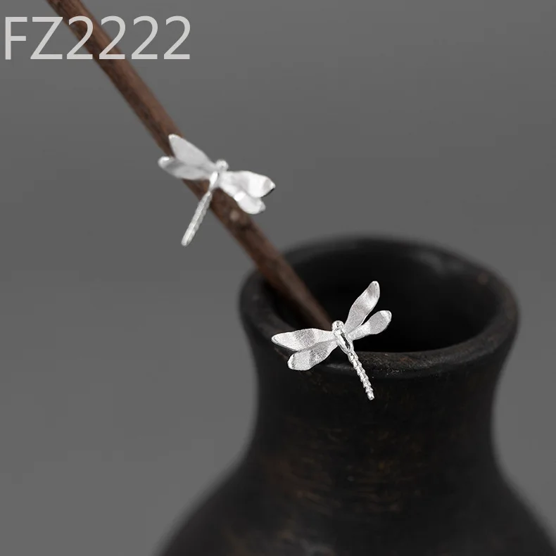 

Small fresh ancient style stops dragonfly stud earrings，natural national style