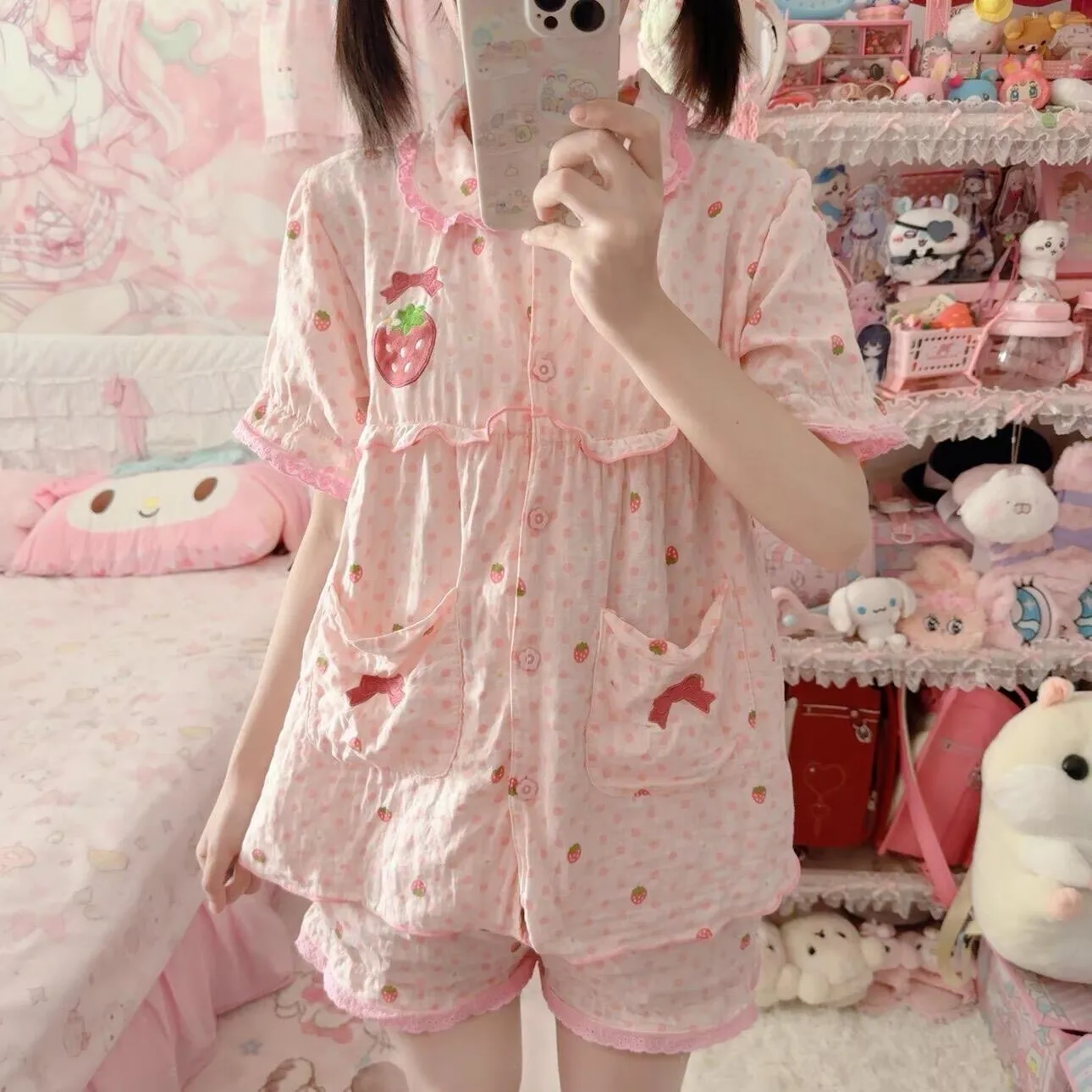 

Комплект пижамы Kawaii Lolita с вышивкой клубники: женский топ с коротким рукавом и шорты, милый повседневный домашний костюм для отдыха в стиле принцессы