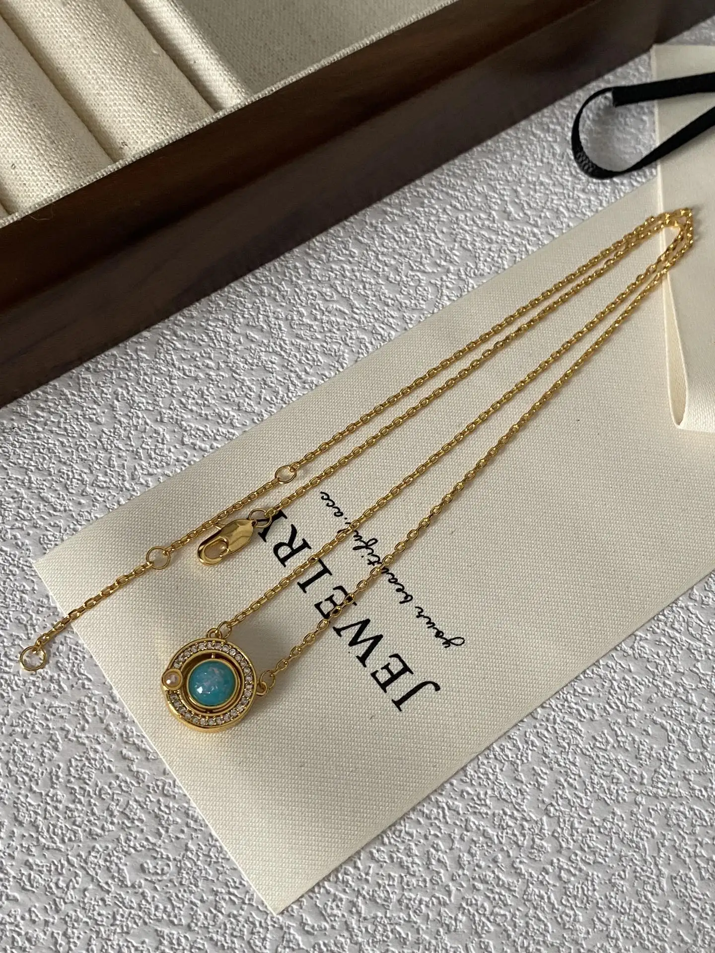 Vintage Young Luxury Necklace Circular Orbit Planet Niche Design High End Temperament Versatile Necklace Collarbone Chain