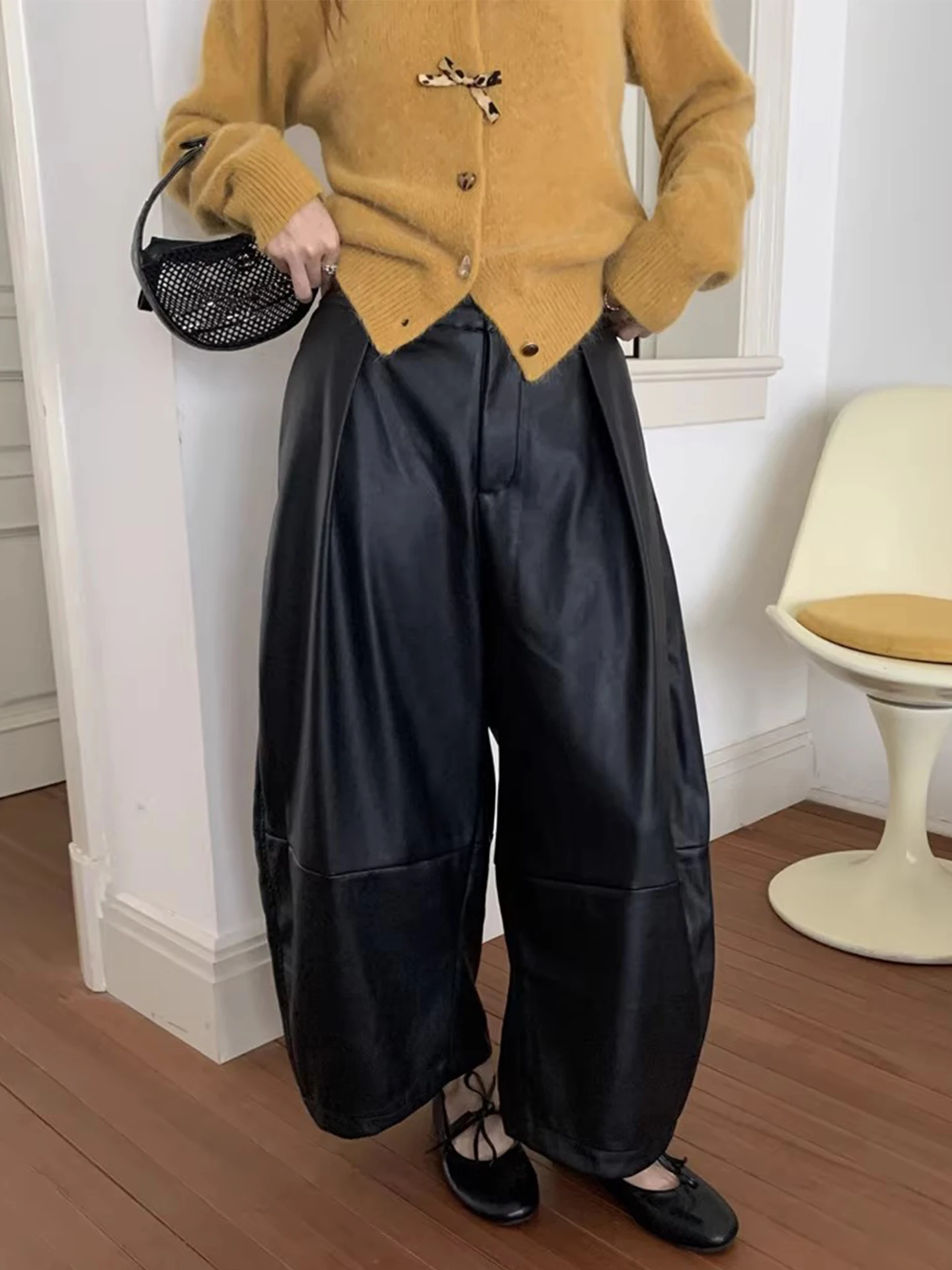 

Gagarich Ретро Премиум Широкие кожаные брюки из искусственной кожи Женские зимние брюки 2025 Новые брюки с высокой талией Slim Bending Knife Nine Cent