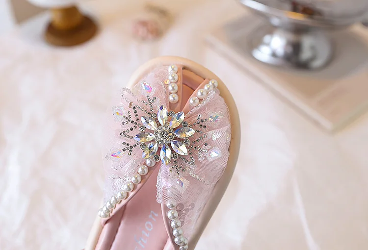 أحذية عصرية أنيقة بكعب عالٍ على شكل فيونكة للفتيات خفيفة الوزن وغير قابلة للانزلاق من الأسفل أحذية بناتي مقاس كبير للفتيات