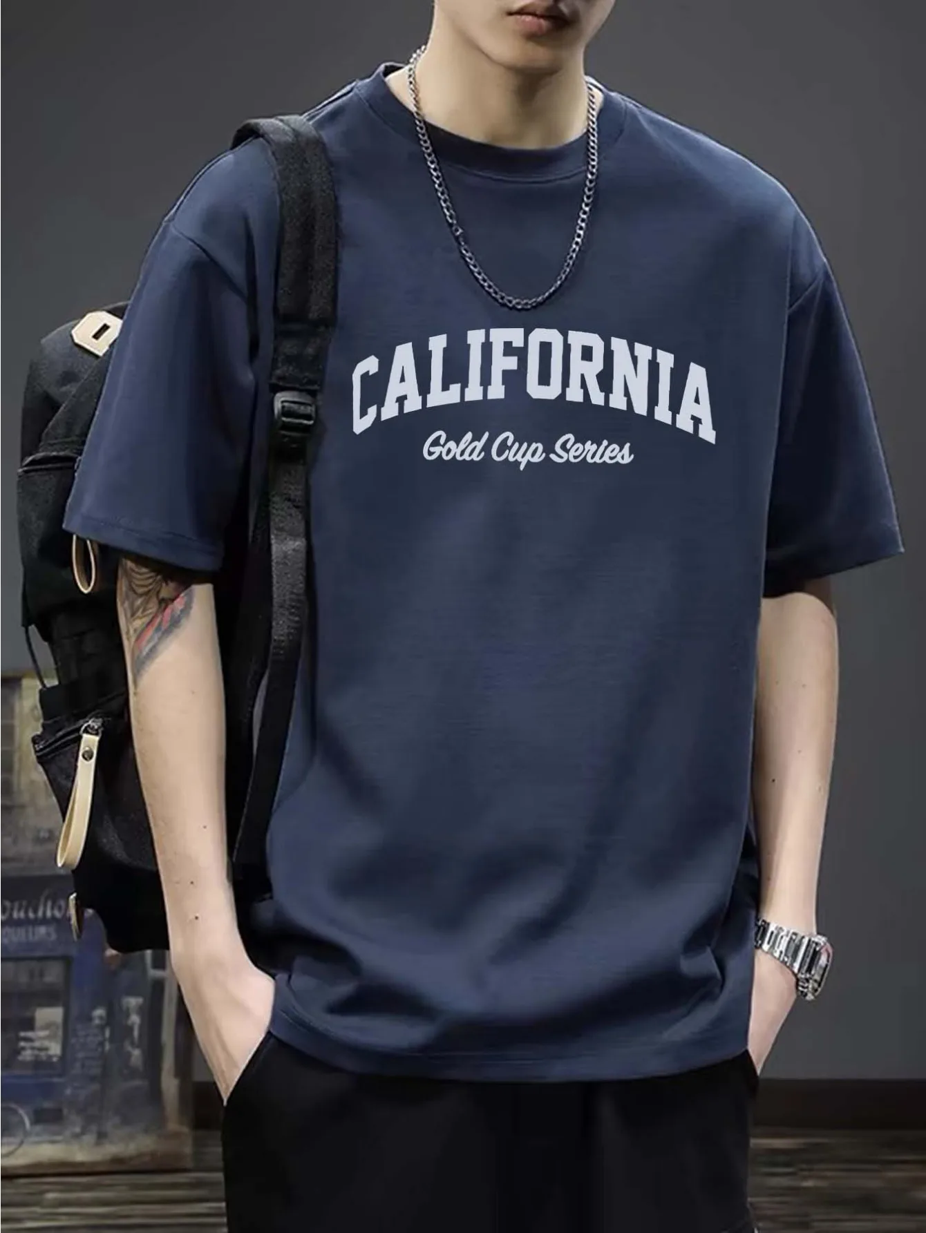 تي شيرت رجالي كاجوال فضفاض من القطن الخالص بنسبة 100% بنمط حروف كاليفورنيا مطبوع مريح برقبة دائرية وأكمام قصيرة