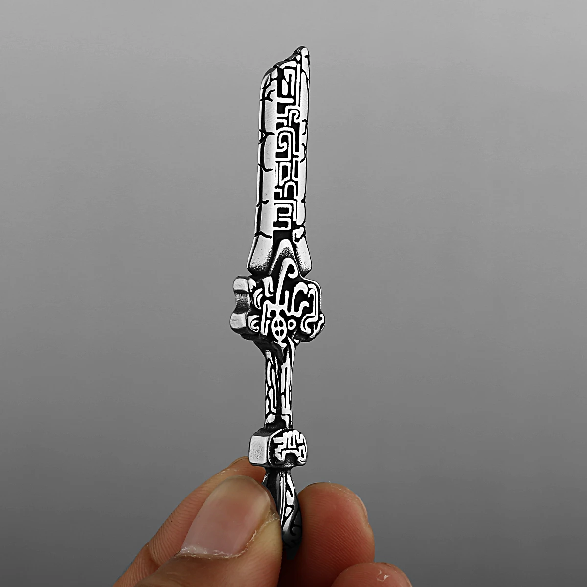 Domineering Broken Sword Necklace Wild God of War Pendant Stainless Steel Unisex Retro Punk Gothic Party Birthday Gift Wholesale
