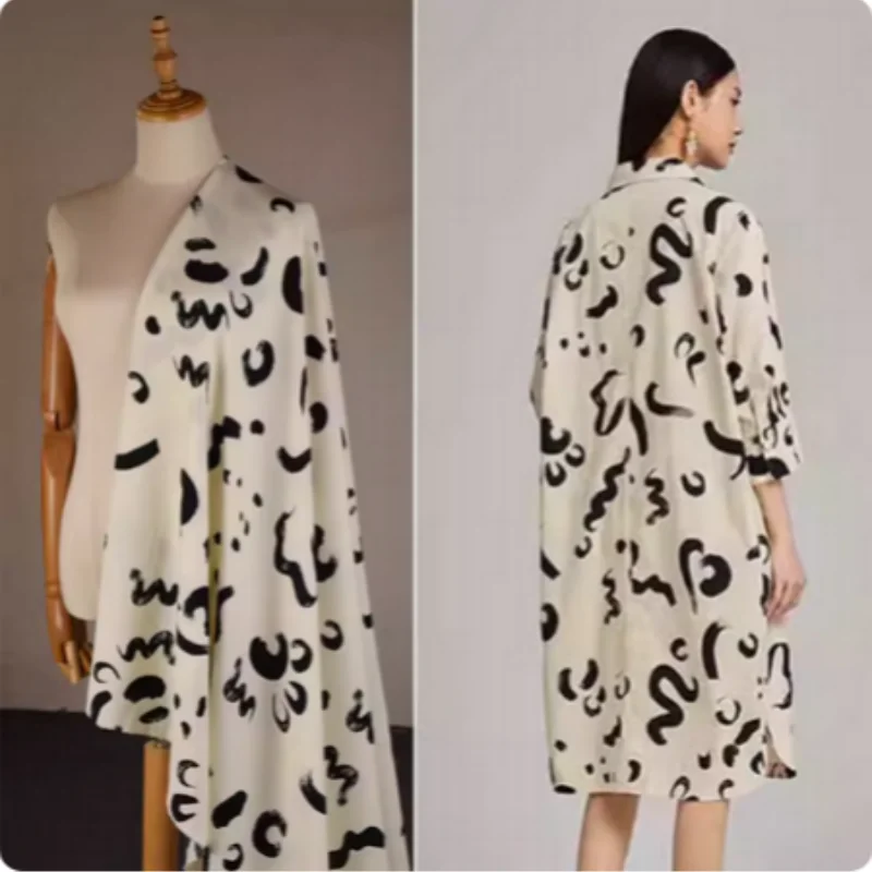 Schlichter weißer, abstrakter Druck, schlichter Satinstoff, handgefertigtes Nähtuch, nicht transparent, passend für Kleid, Hemd, Goan, T2147
