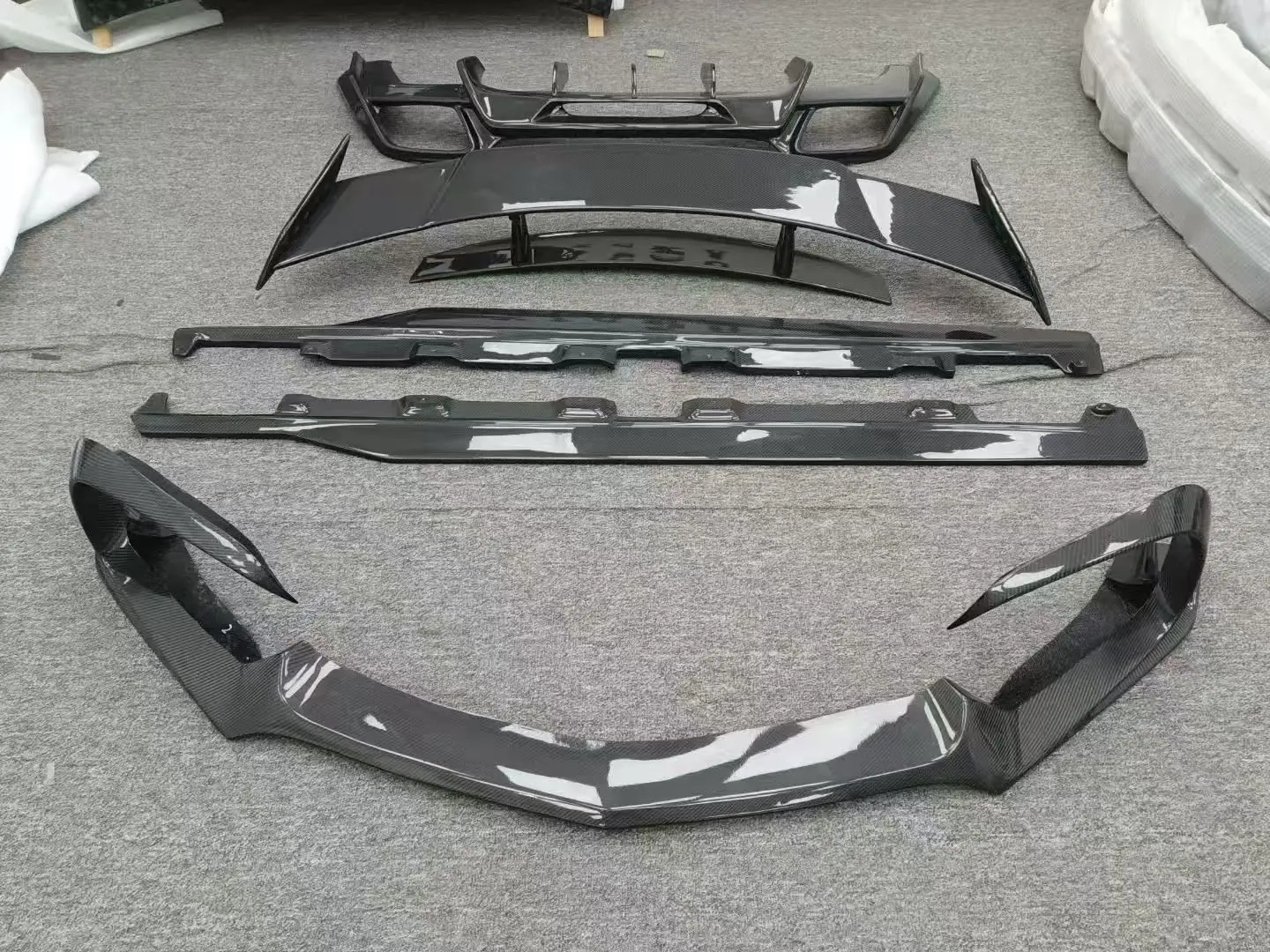 

Carbon fiber body kit for 2015-2021 Merced es-AMG GT C190: front bumper, rear bumper, side skirts, and rear spoiler.