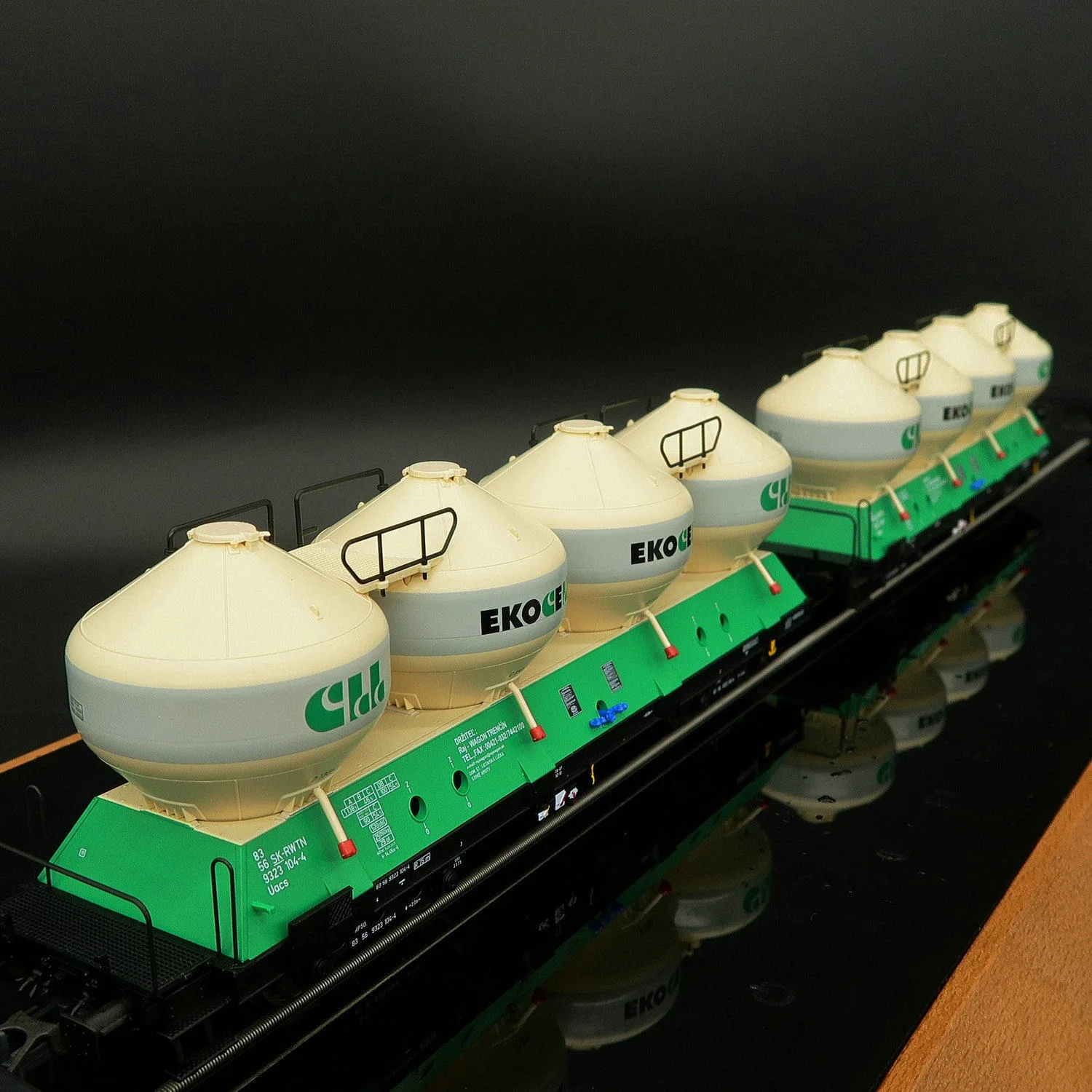 ROCO HO Type 1/87 Train Model Uacs Type Silo Car Freight Car 77006 Two car Set Green Paint Car Model aldult Toy Gift