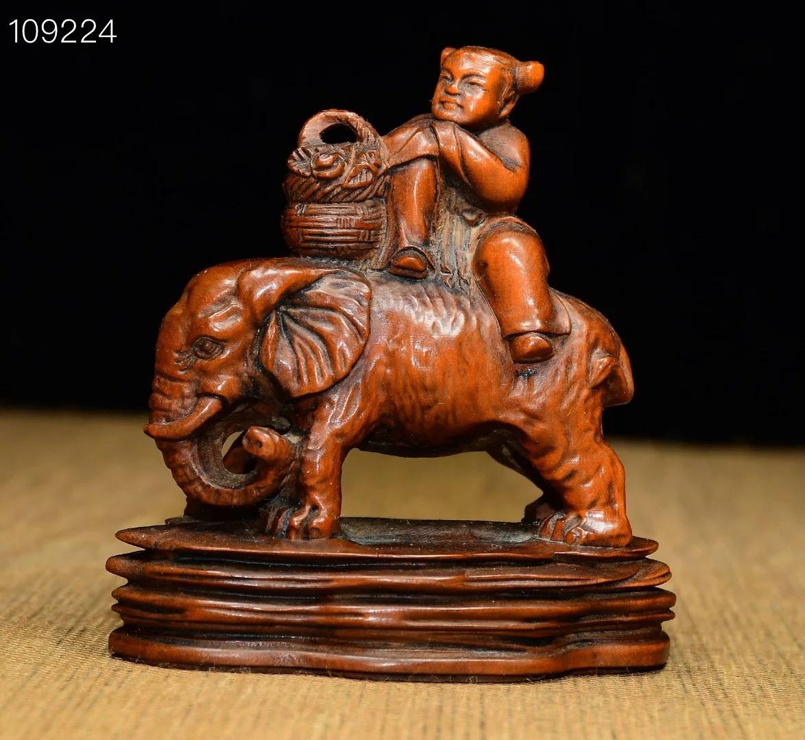 

3"Collection Old Boxwood Eight Immortals Lan Caihe basket Create an elephant statue Worship Hall