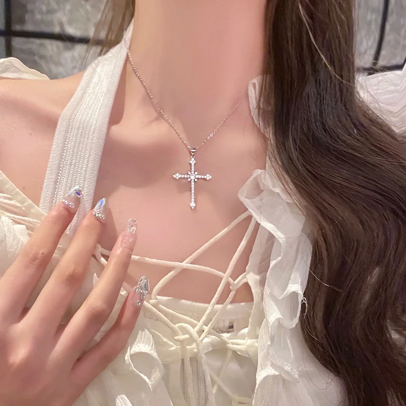 1pcs Imitation White Gold-color Necklace Ladies Cold Wind Full Of Diamonds Star Mango Shining Cross Pendant Jewelry