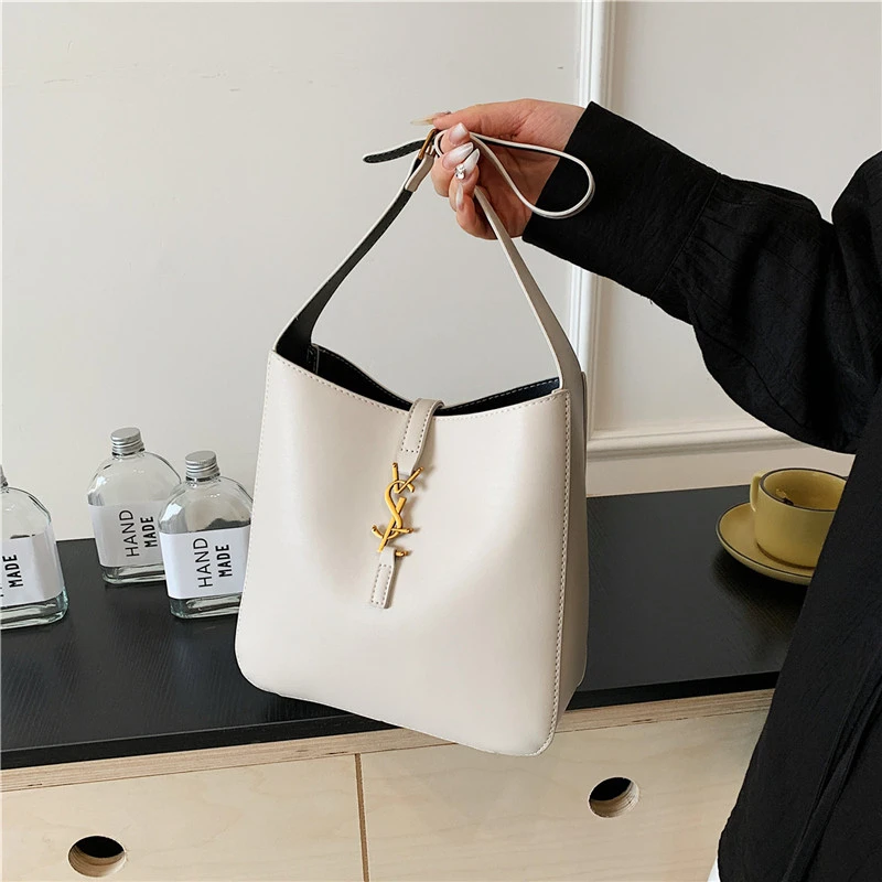 High-End Designer Paris Fashion Messenger Bag With Leather Material And Crossbody Style For Trendy Women