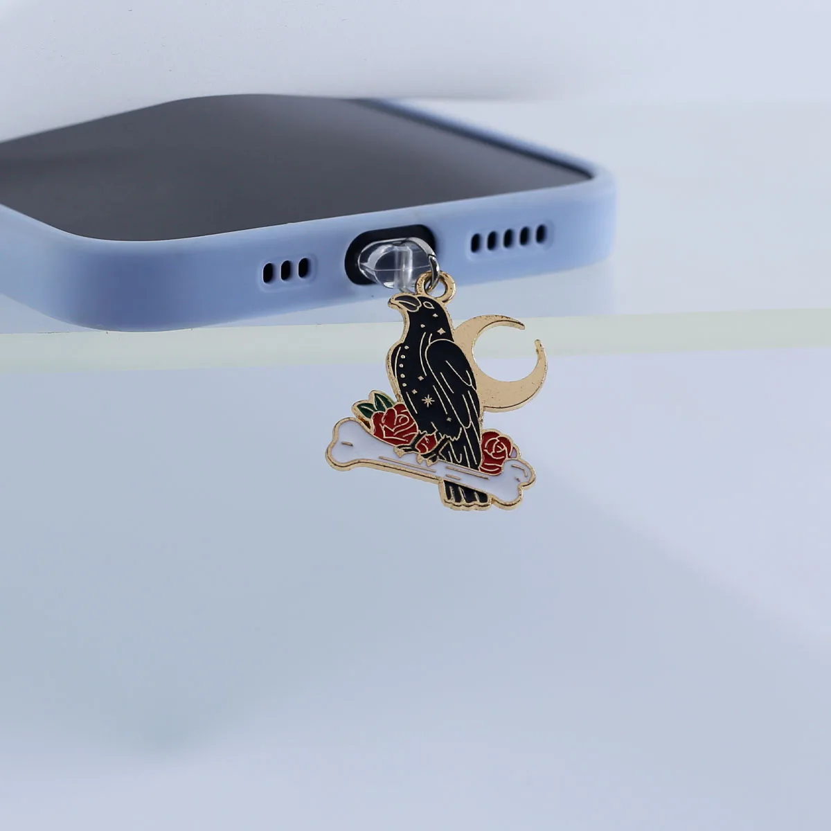 1 Stück Kunstvoller Rosen-Totenkopf-Krähen-Mond-Knochen Staubschutz-Anhänger für Mobiltelefone, Zubehör-Dekoration für iPhone und Type-C-Anschlüsse, Geschenk-Schlüsselband – Detail 6