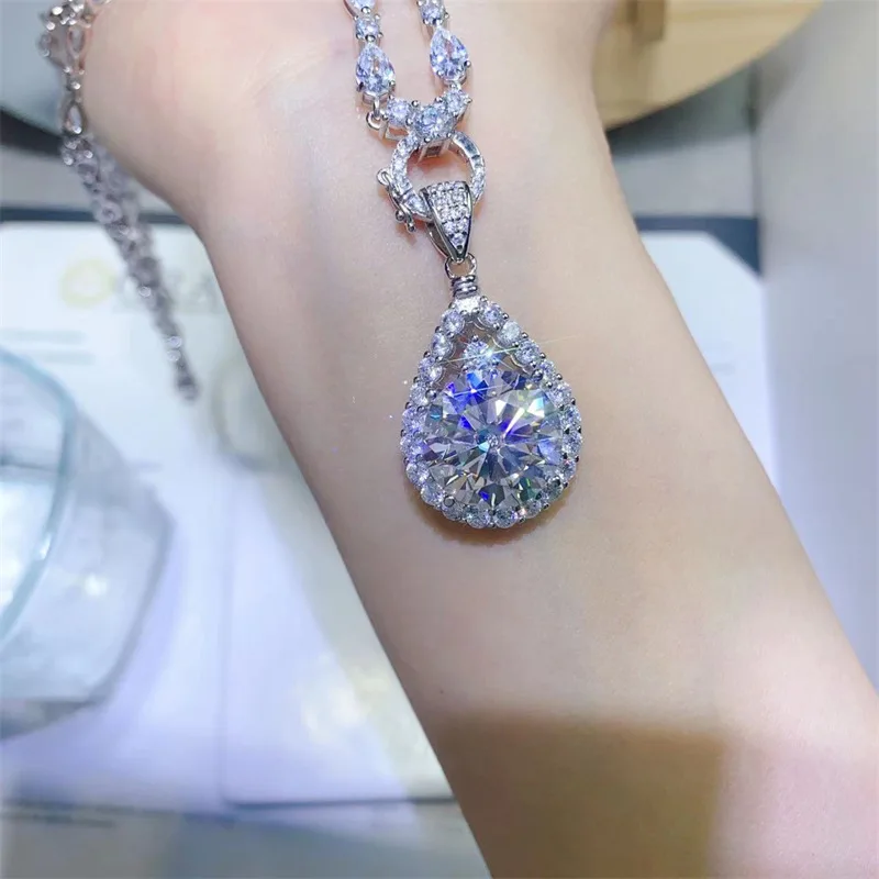 925 Sterling Silver Droplet Shaped 10 Carat Moissanite Pear Shaped Pendant Necklace, Fashionable High-End Luxury Pendant, D-Color Eight Heart Eight Cut Tested Diamond Pen Certificate