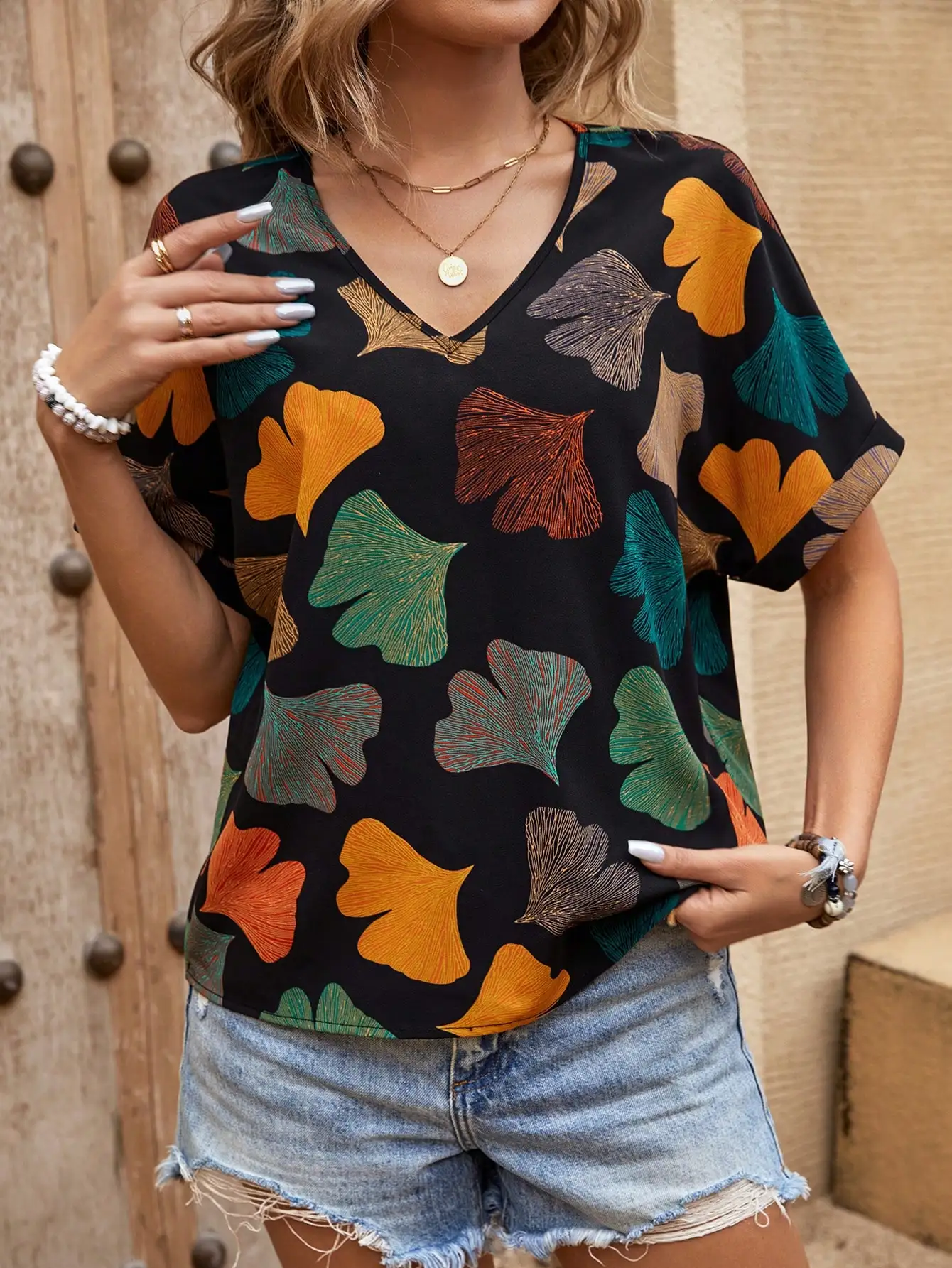 2024 Women\'s Shirt Short sleeved Loose Small V-neck Bat Sleeve Summer Shirt Thin Style