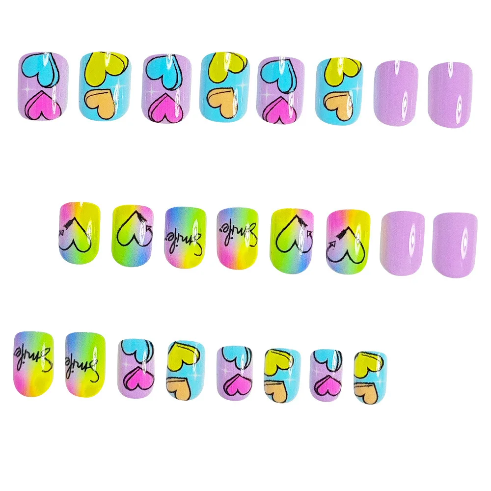 Unghie finte corte medie sfumate viola giallo verde Macaron simpatico cuore Punte per unghie quadrate per San Valentino stampa sulle unghie artistiche