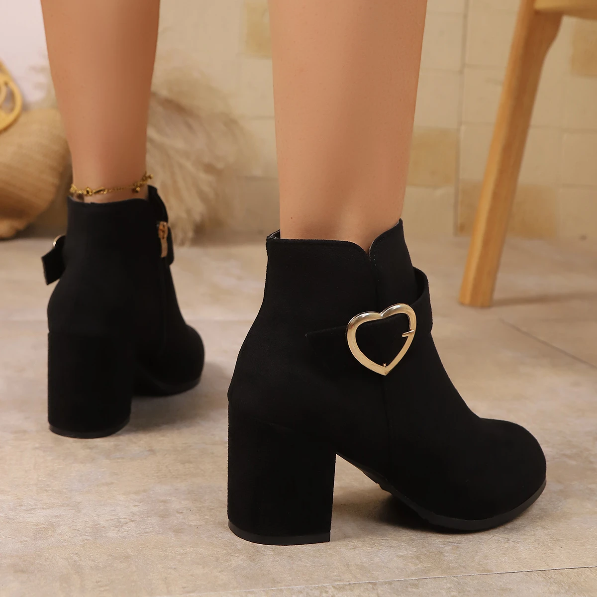 2026 Herbst/Winter Neue Damen-Stiefeletten mit Plateau, seitlichem Reißverschluss, hohen Absätzen, kurze Stiefel, bequeme Designerschuhe für Frauen – Detail 7