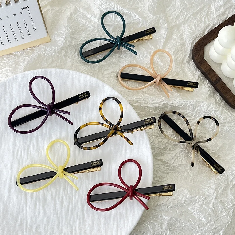 

Simple temperament, hairpin, beveled bangs clip, high-end sense, gold standard, hollow bow, duck bill clip, top clip, headdress.