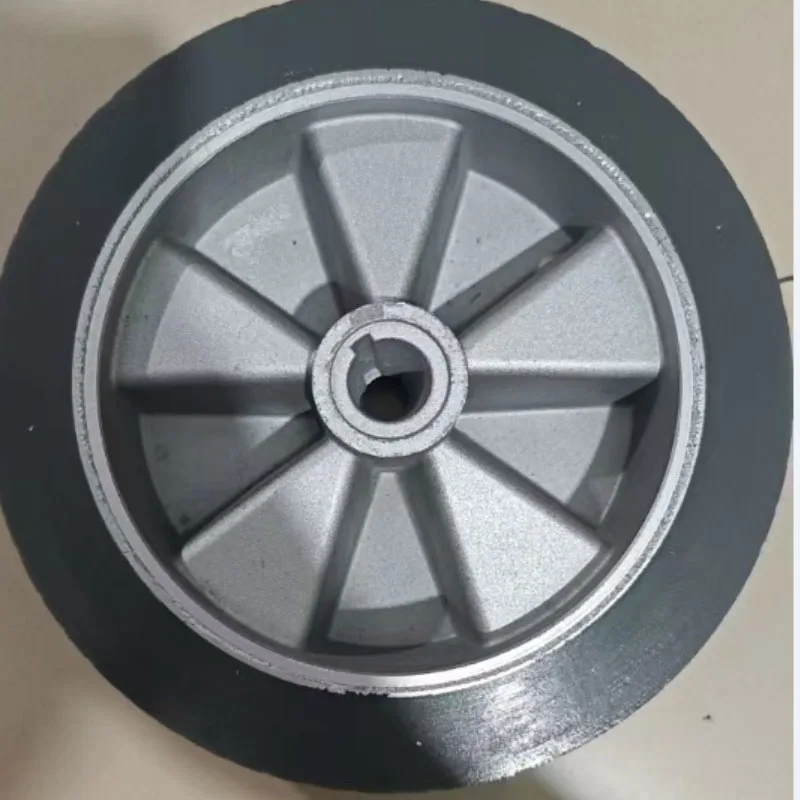 rueda-de-repuesto-para-tennant-t5e-t500e-pieza-1223583-scrbr-213mm-con-cono