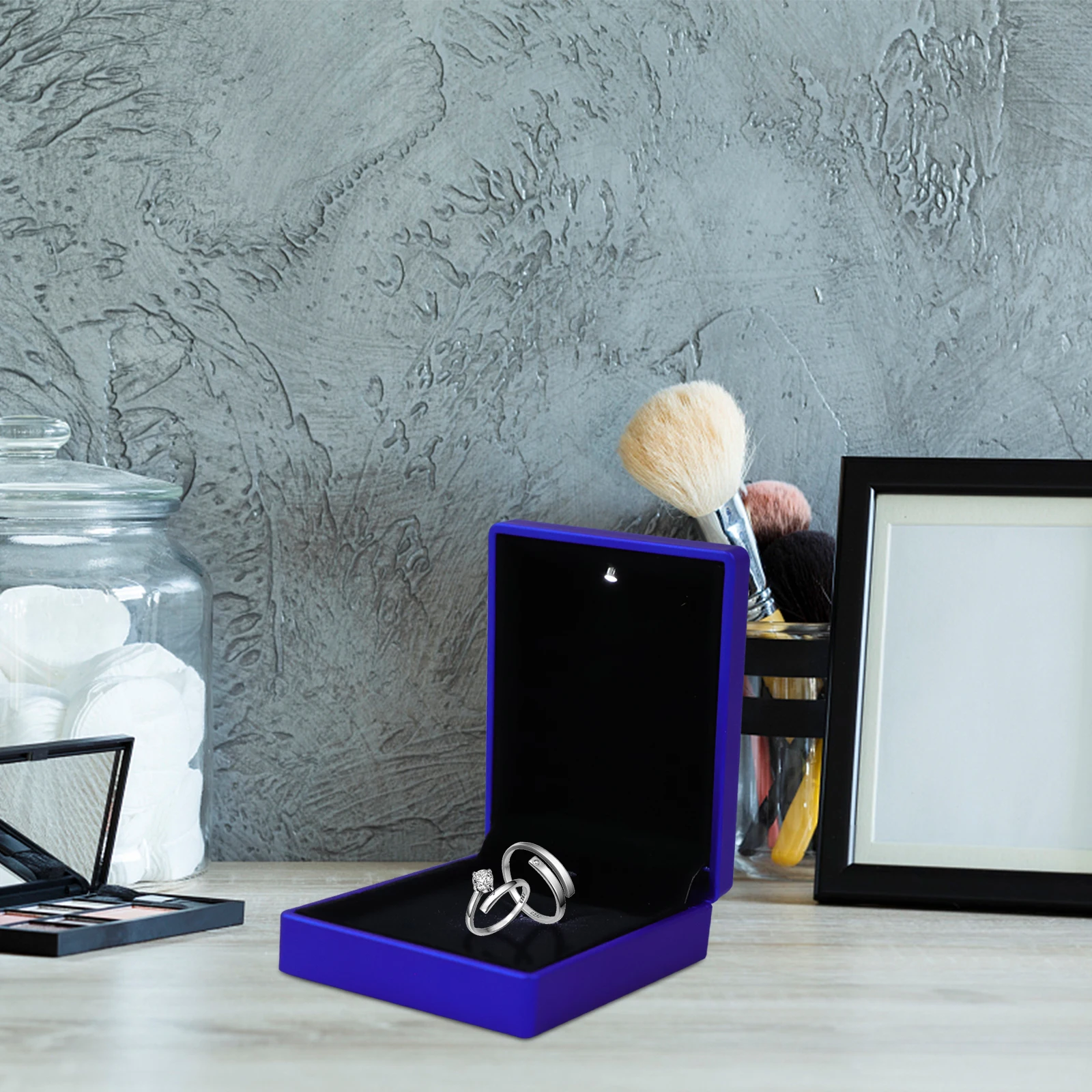

Luxury Rubber Jewelry Gift Box Led Light Necklace Storage Case For Necklace Case Engagement Wedding Anniversary