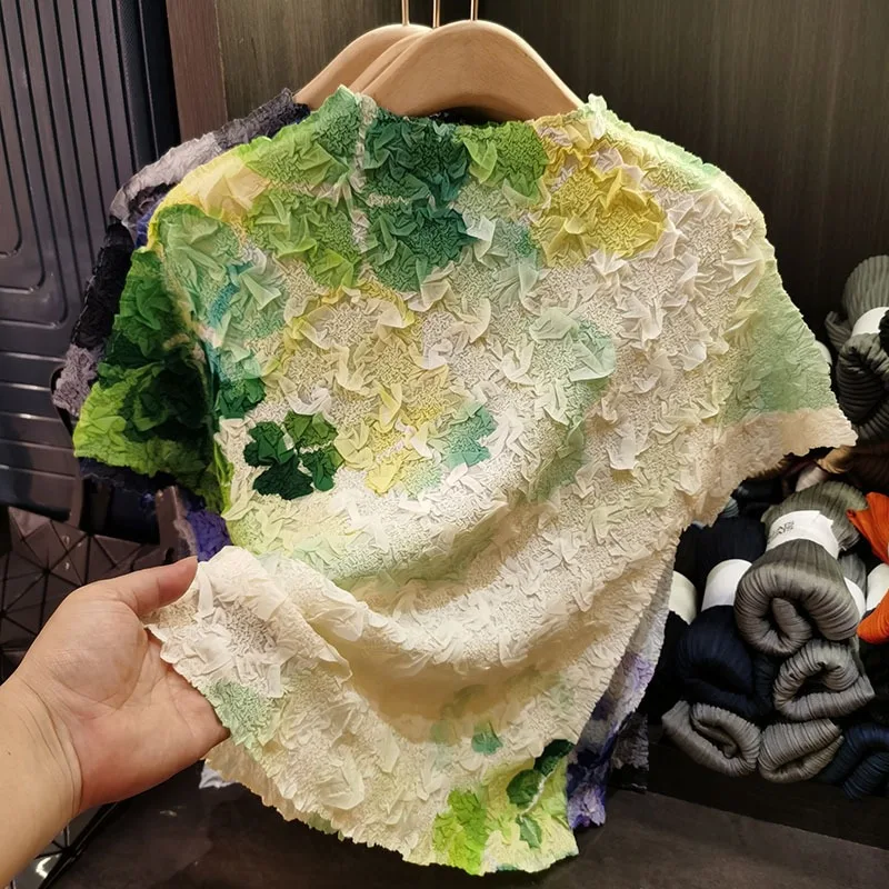 Miyake plissé printemps et été nouveau 2025 dégradé imprimé col mi-haut T-shirt à manches courtes polyvalent plissé doux hauts