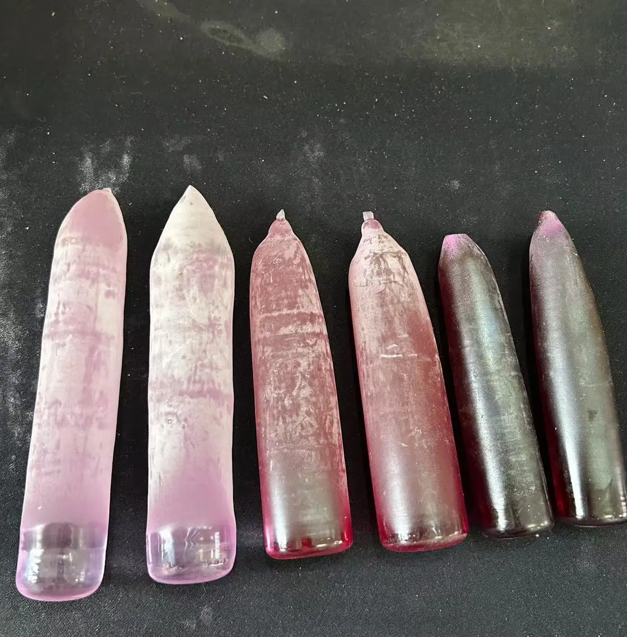 Red corundum whole pigeon red ruby raw stone raw material Cylindrical red corundum mineral crystal material gem bare stone