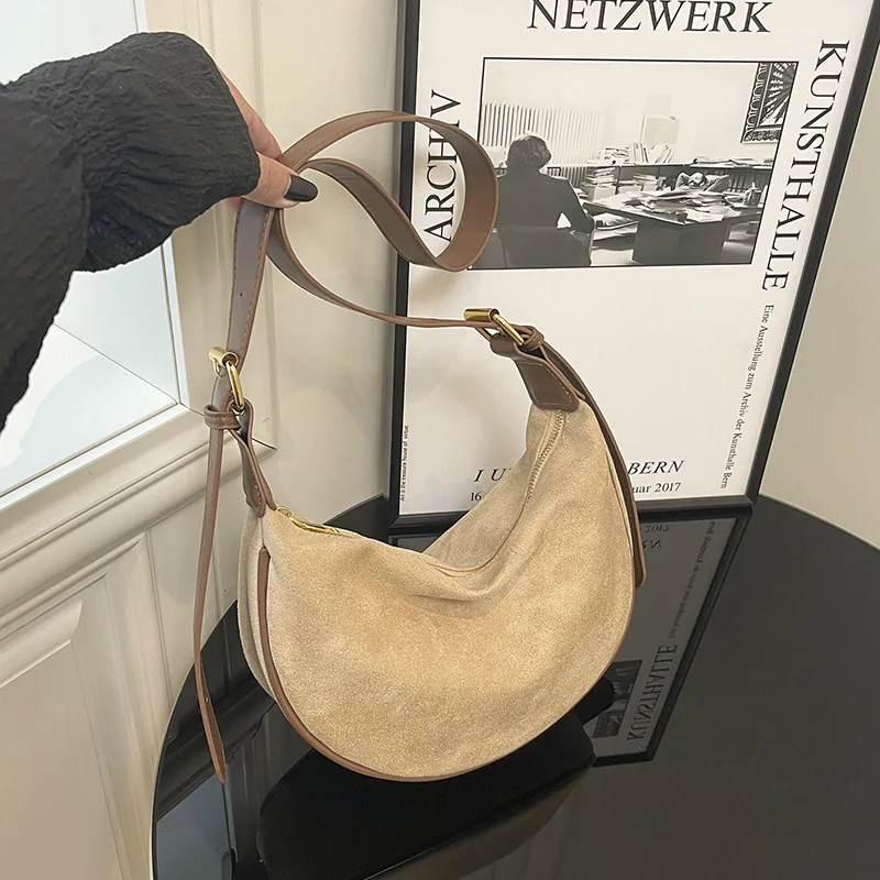 

Дизайнерская замшевая сумка на плечо для женщин, осень-зима 2025, стеганая сумка-бродяга, многосторонняя сумка для переноски, модный эстетический рюкзак