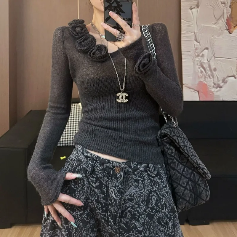 

Three-dimensional Flower V-neck Long-sleeved Wool Sweater for Women 2025 Autumn New Bottoming Sweater Slim Fit Top
