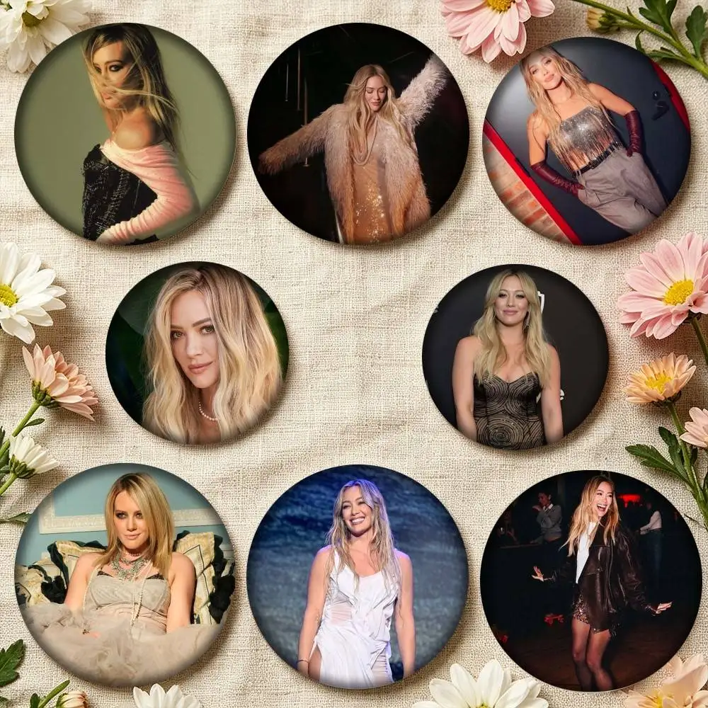 Broches, badges et épingles H-Hilary D-Duff Luck or Something 25mm 32mm 44mm 58mm 75mm pour accessoires et cadeaux