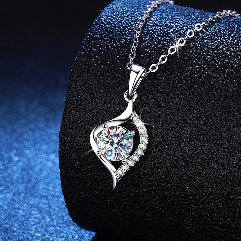 LioraGem Heart-shaped Moissanite Pendant Necklace, Love At First Sight 1-carat Moissanite Necklace Platinum PT950 Stamp