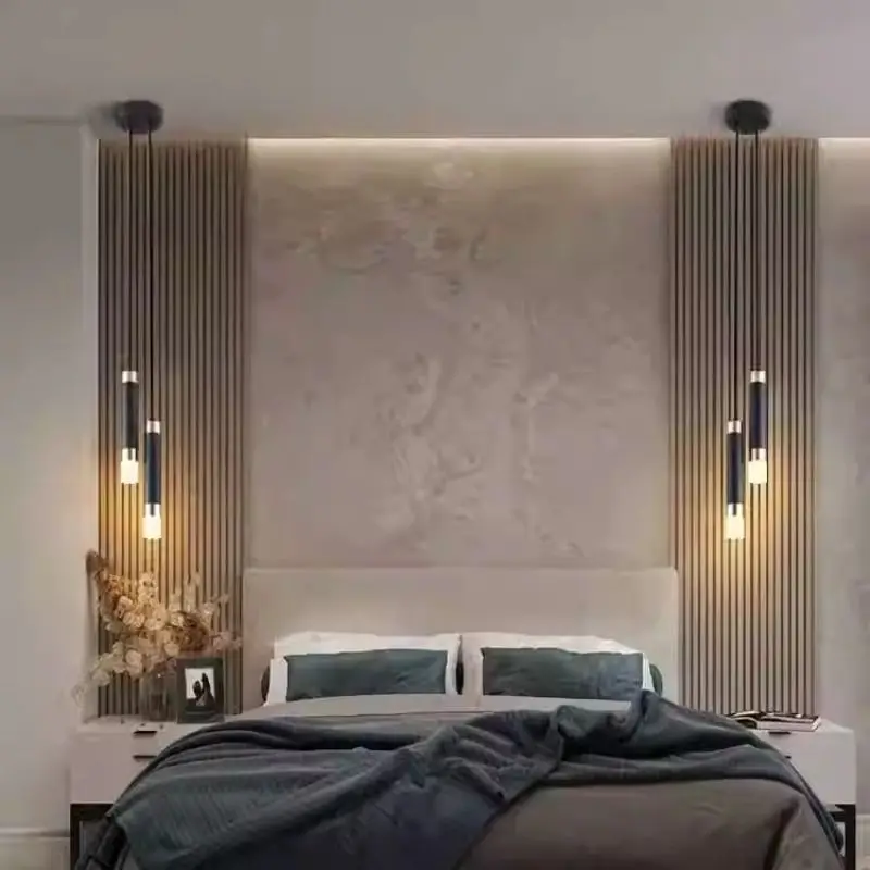 Minimalistyczna luksusowa lampka nocna wisząca z kratką i reflektorami do salonu i sypialni.