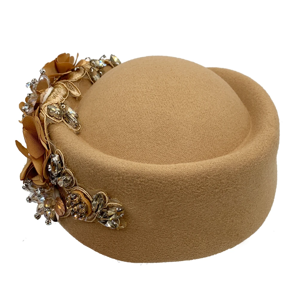 Vintage Filz-Turban-Hut für Damen, Kirchen-Derby-Fascinator mit Blume, weiche Damen-Baskenmütze für Partys, Flugbegleiterinnen-Hut – Detail 13