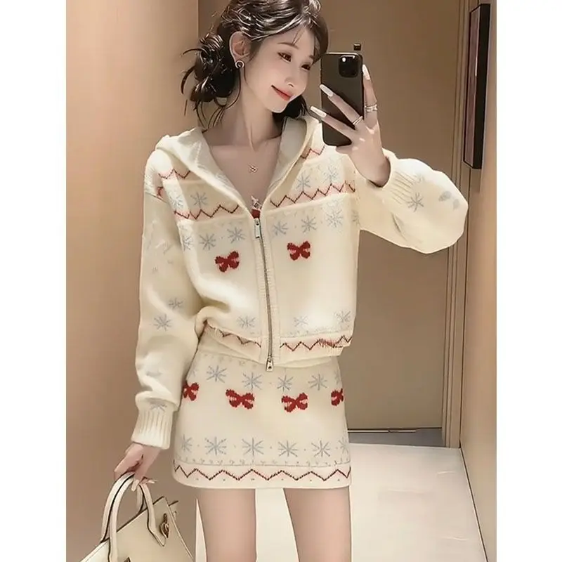 

Новинка 2023 года, милый вязаный комплект для женщин, новый ленивый стиль, топ, ранняя осень, полуюбка, комплект из двух предметов для девочек