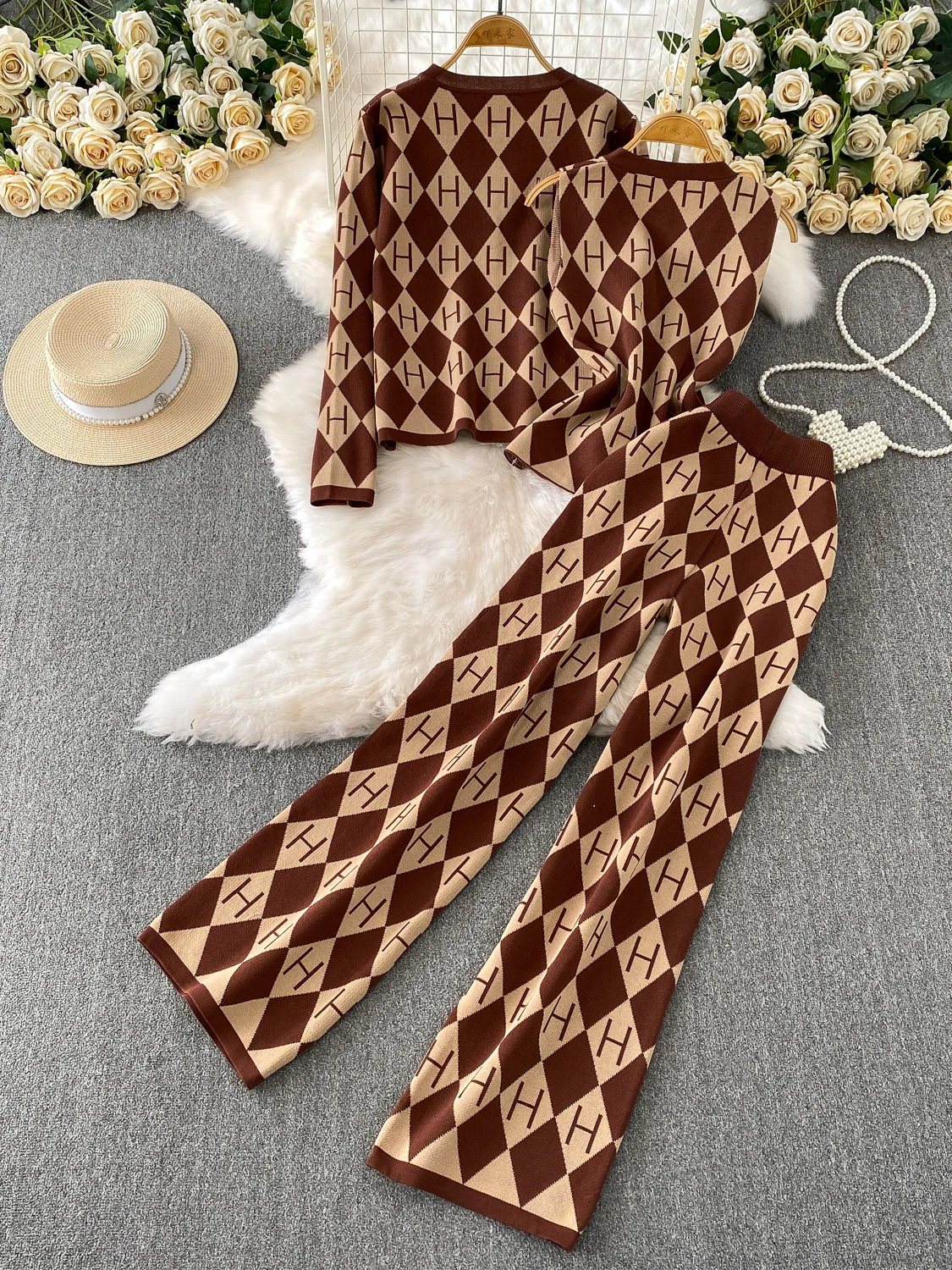 Faionable Winter Tee-Piece Set Women's Loose Plaid Knitted Cardigan Coat + Metal Bule Base Vest + Casual Pants