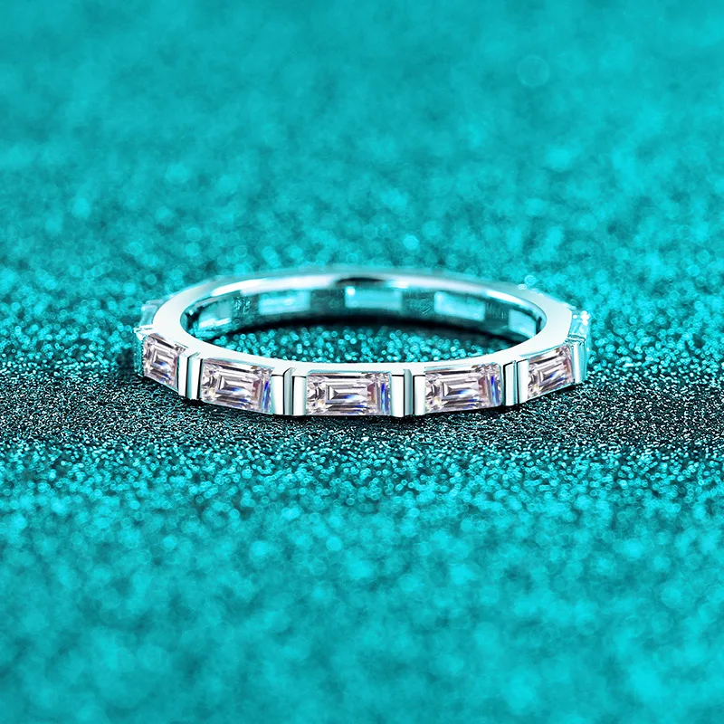 Elegant PT950 Platinum Womens Ring with 1.8-carat Full Moissanite, Rectangular Bamboo-style Band, Simple, Versatile Ring