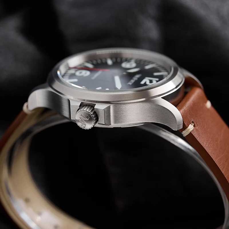 MF M096 ทหารสไตล์นักบินนาฬิกา 856 Homage ขนาดใหญ่ตัวเลขภาษาอาหรับ Dial 100M กันน้ํา NH38 การเคลื่อนไหว Auto Man นาฬิกา