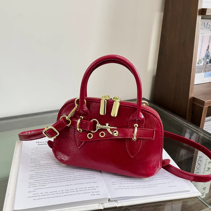 

Women's Crossbody Bag in Genuine Leather - Shoulder Messenger Style Classic Elegant and Durable Make