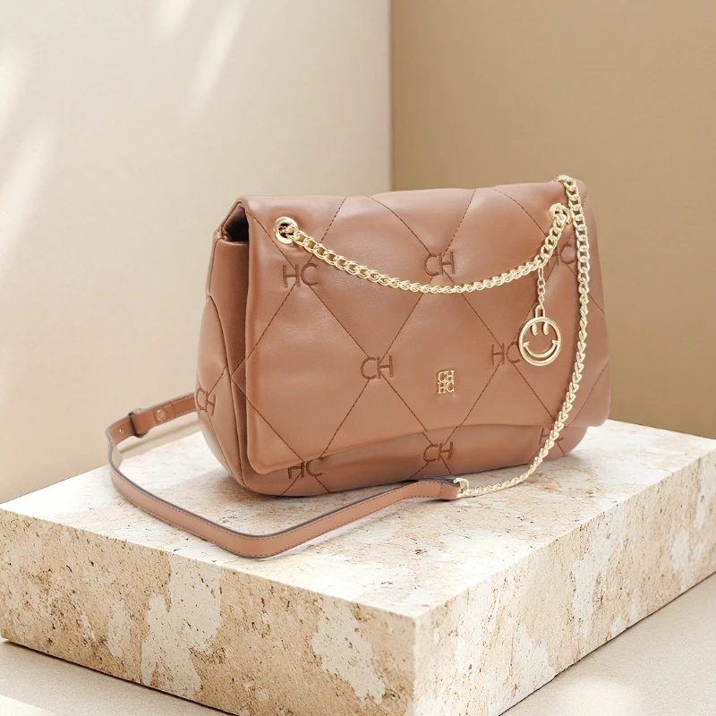 

Carolina Herrera New Bag Women's Cloud Bag Diamond Chain Flap Bag High-end Sense and Versatile Leather Small Square Bag