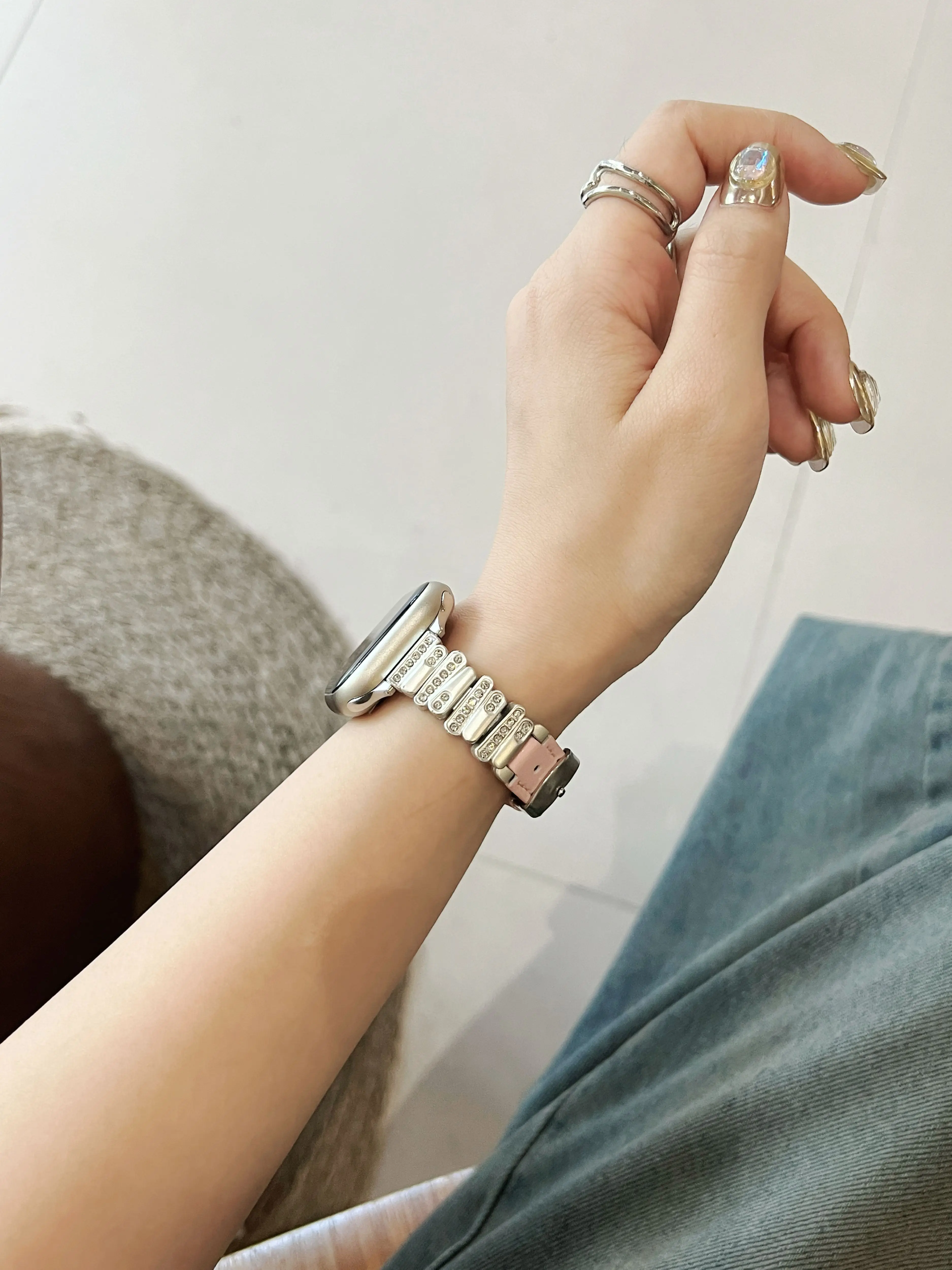 Suitable for Apple Watch diamond studded irregular metal leather strap, synthetic leather strap, Apple Watch strap, suitable for