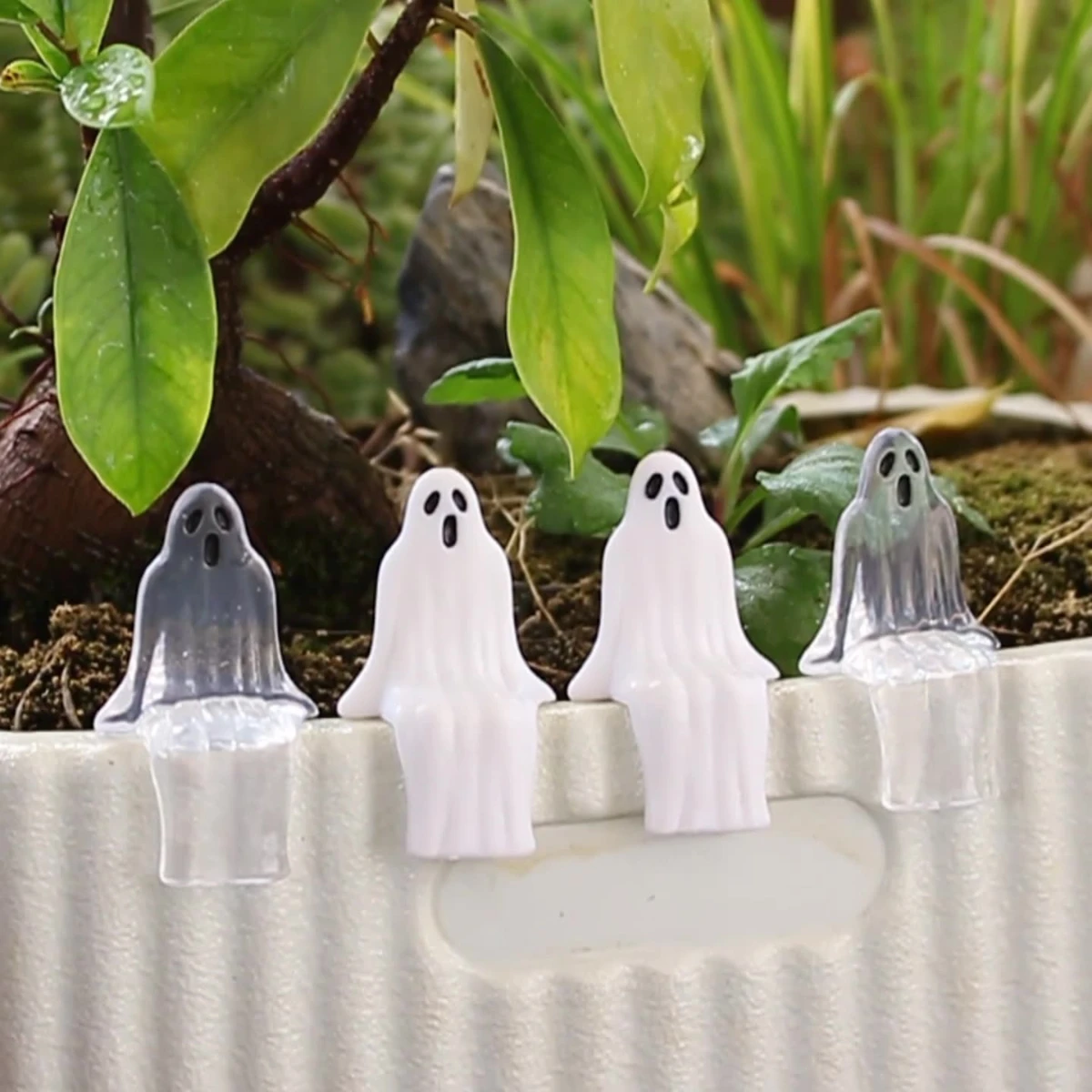 

Scared Ghost Statue Ornament Halloween Home Garden Decoration Micro Landscape Plastic Crafts