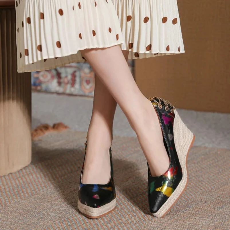 

2025 г., женские туфли на танкетке с цветочным принтом, туфли-лодочки на платформе, высокий каблук, эспадрильи без шнуровки с острым носком, вечерние повседневные удобные туфли