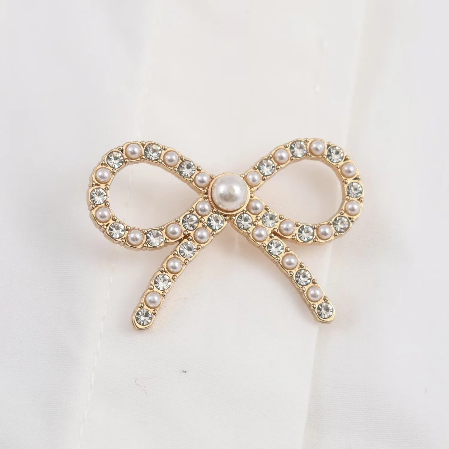 Women's Casual Shirt Autumn Winter Office Fashion Jewel Buttons Long Sleeve Collared Top Elegant Bow Decoration Blouse