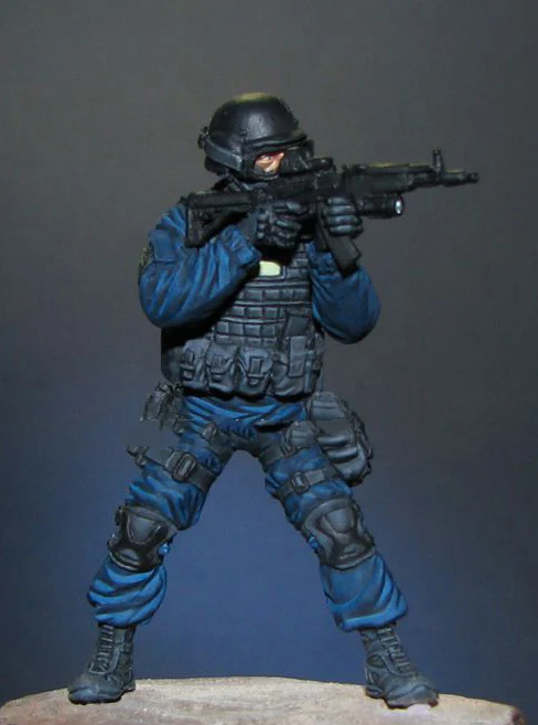 1/35 Scale Die-cast Resin White Model n FSB Special Forces Need Hand-colored Model Toys Free Shipping