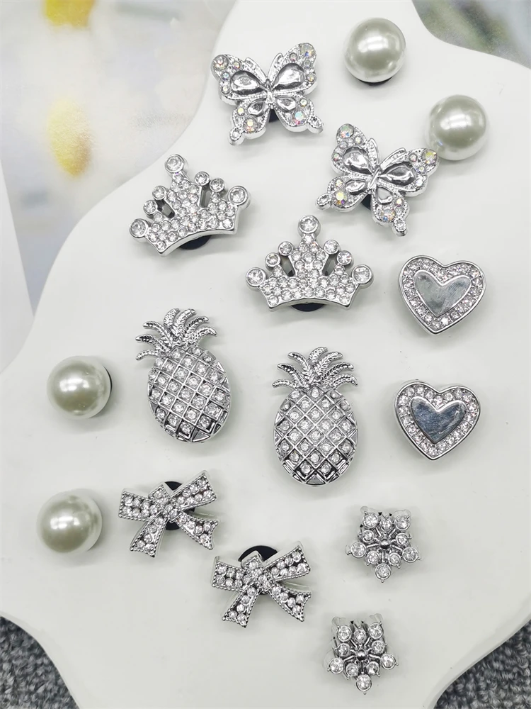 16 Stück Strass-Ananas-Schuhcharms Zubehör ABS Bling Krone Clogs Schuhschnallen Dekorationen DIY Schuhclips Passend für Sandalen – Detail 6
