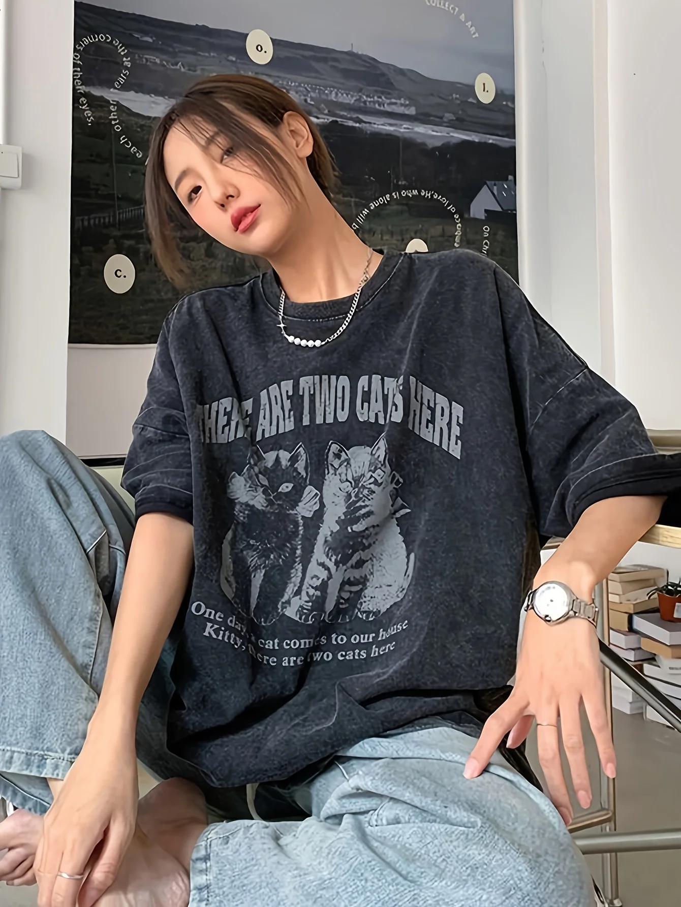 Gewaschenes und getragenem Look Off-Shoulder T-Shirt aus reiner Baumwolle für Damen, locker geschnittenes und schlankmachendes Oberteil – Detail 5