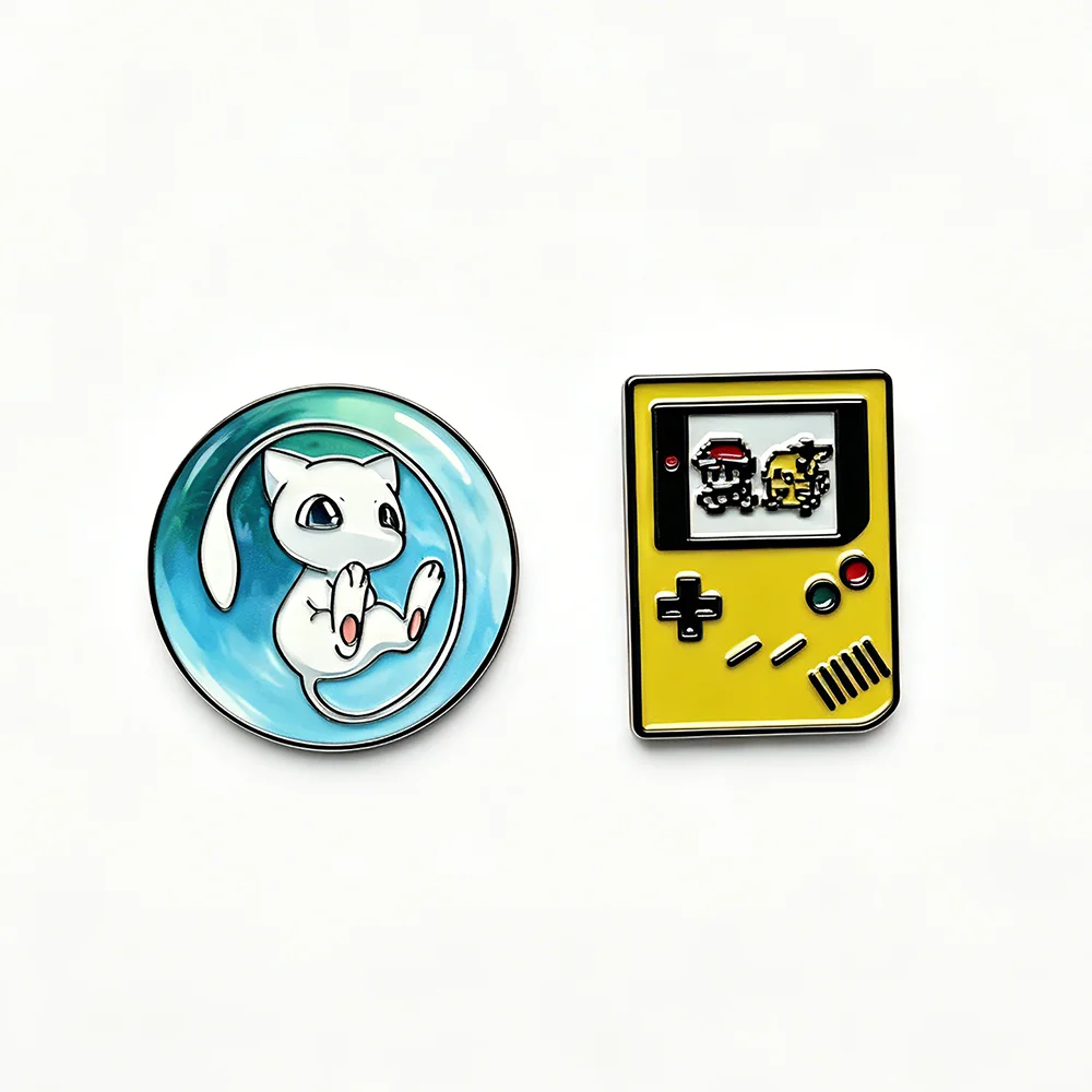 2 Stück Anime Handheld-Spielkonsole Emaille-Pins, Kawaii Spiel-Metallbrosche Abzeichen Schmuck Geschenk für Spieleliebhaber & Anime-Enthusiasten